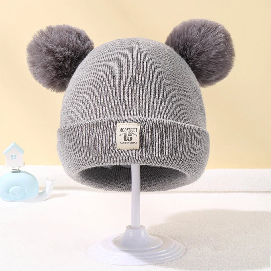 Gorro de bebé con pompones