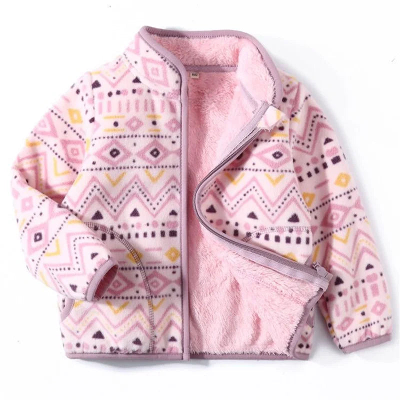 Chaqueta polar para niños en varios diseños. 